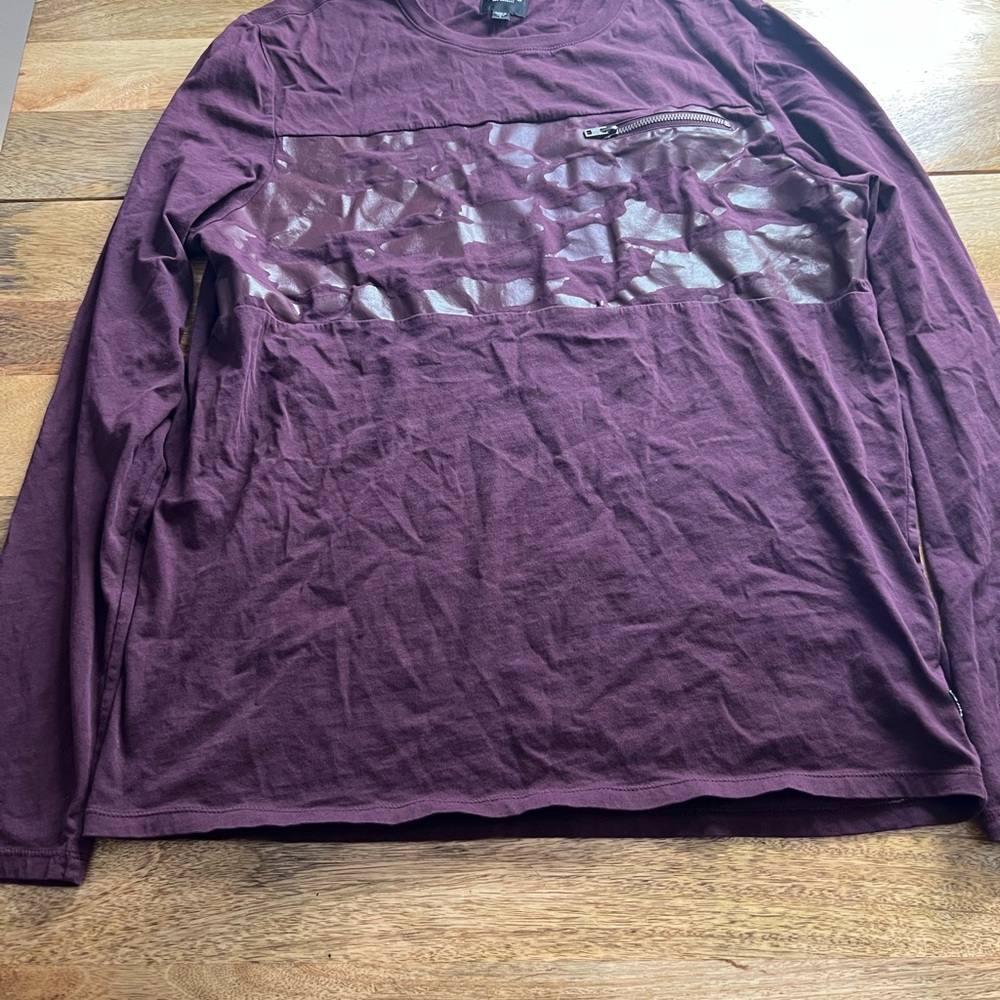 Pre-own Mens Guess shirt size Large